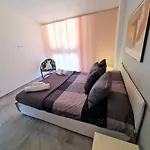 Panorama Apartment *